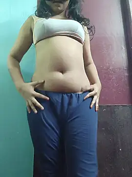 SameeraReddy19 online show from February 2026 01:09:02 PM