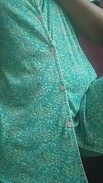 SameeraReddy19 online show from April 2026 04:57:01 AM