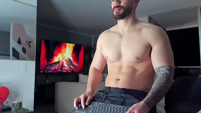 Valenthino Salvatore online show from March 2026 03:43:02 AM