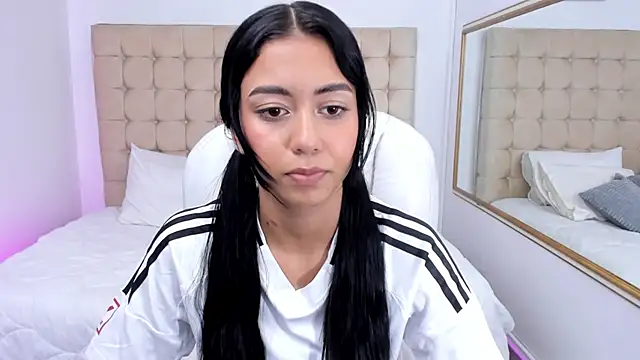 Gemma19  online show from December 2025 01:11:01 AM