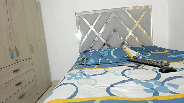 hinnataSmilerr online show from March 2026 03:40:01 PM