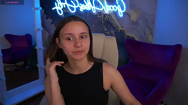 TinyNatalie online show from June 2026 08:10:01 PM