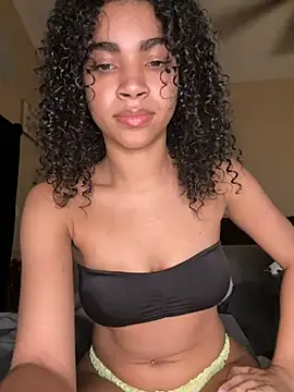 Snapshot of Kiki_hammyy chatting on June 2026 01:23:01 AM Kiki hammyy online show from June 2026 01:23:01 AM