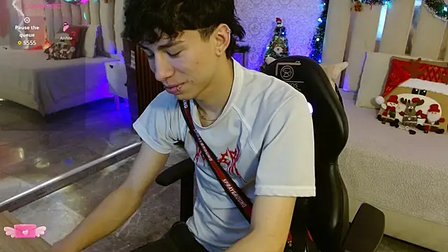 kaelwolf tay online show from November 2025 07:26:02 PM