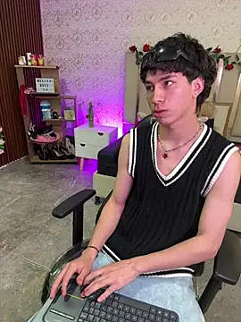 kaelwolf tay online show from April 2026 07:37:02 PM