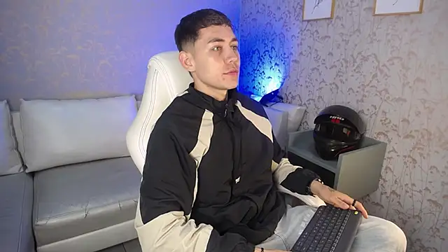 LoganFoster  online show from January 2026 08:23:02 PM