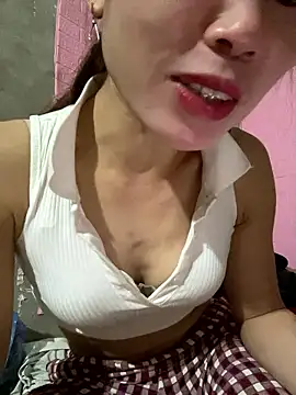 Snapshot of meganmeo chatting on January 2026 01:21:02 AM meganmeo online show from January 2026 01:21:02 AM