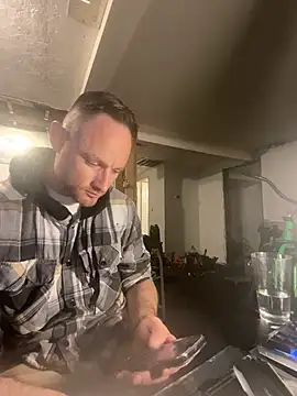 famous1tad online show from April 2026 10:20:02 AM