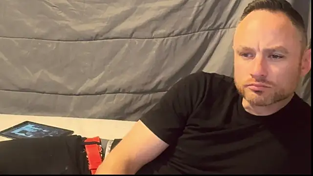 famous1tad online show from April 2026 10:16:01 PM