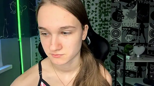 Snapshot of helgicuteness chatting on February 2026 11:29:02 AM helgicuteness online show from February 2026 11:29:02 AM