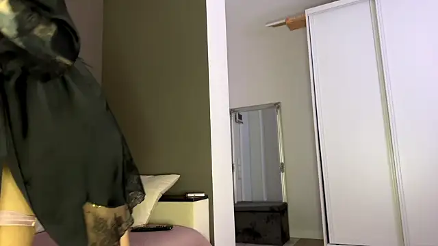 stellaqt online show from November 2025 01:25:02 PM