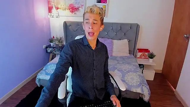 Juaan Diick online show from December 2025 02:45:02 PM