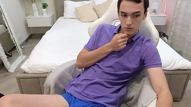 MoonlinSkinn online show from November 2025 08:05:01 AM