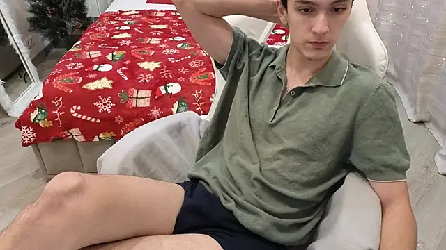 MoonlinSkinn online show from December 2025 01:02:02 AM