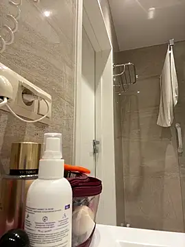 TomilaSi online show from April 2026 06:16:02 PM