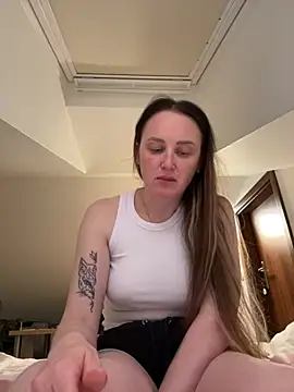 Snapshot of TomilaSi chatting on June 2026 06:52:01 PM TomilaSi online show from June 2026 06:52:01 PM