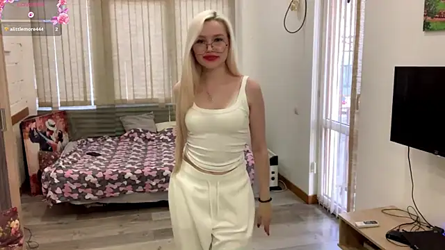 MistikMinx online show from December 2025 12:55:01 PM