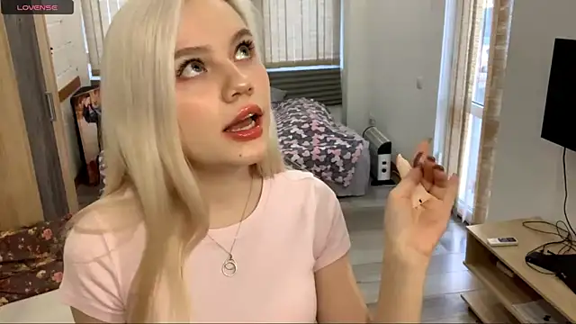 MistikMinx online show from December 2025 01:07:01 PM