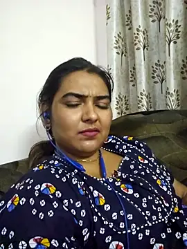 Tamil Smiley Queen online show from November 2025 09:59:01 PM