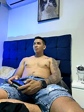 OliverWest04 online show from December 2025 06:29:02 AM