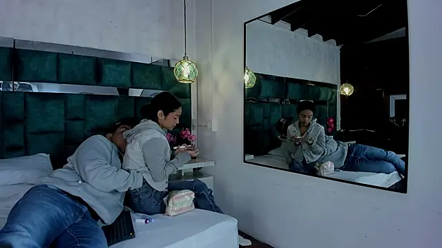  bonnyandclyde online show from March 2026 11:28:02 AM