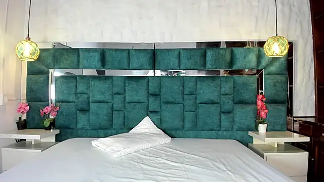  bonnyandclyde online show from April 2026 01:19:01 PM