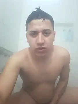 Snapshot of Alvarezz0202 chatting on June 2026 12:15:01 PM Alvarezz0202 online show from June 2026 12:15:01 PM