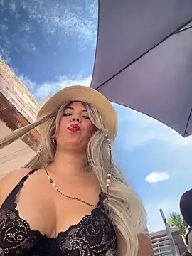 IsaSantoDomingo online show from December 2025 02:26:01 PM