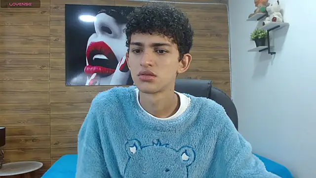 Michaelkoiv online show from December 2025 12:20:01 PM