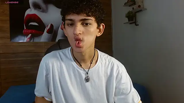 Michaelkoiv online show from December 2025 12:21:02 PM