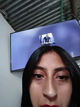 Im Kloe online show from November 2025 07:05:02 PM