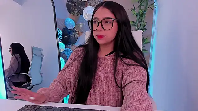 luna cute   online show from January 2026 12:53:02 PM