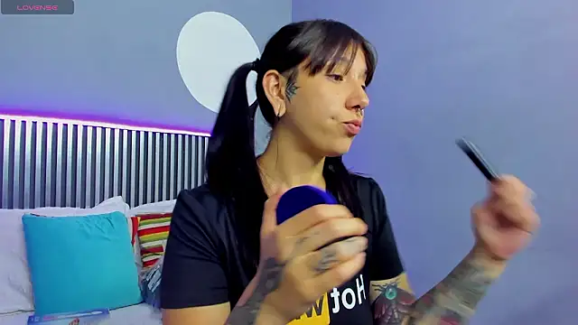 nora temptress online show from February 2026 04:49:02 PM