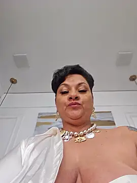 LILIANAJARAMILLO online show from January 2026 12:40:01 PM