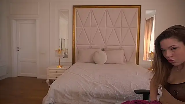 KissableKira online show from March 2026 08:10:01 AM