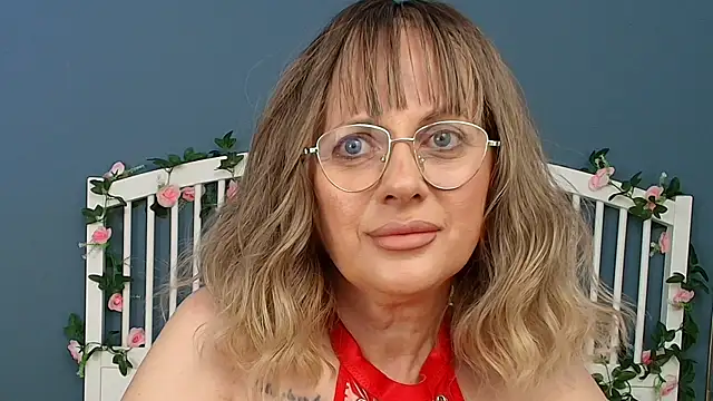 Snapshot of Cougar_Milff chatting on June 2026 08:15:02 PM Cougar Milff online show from June 2026 08:15:02 PM