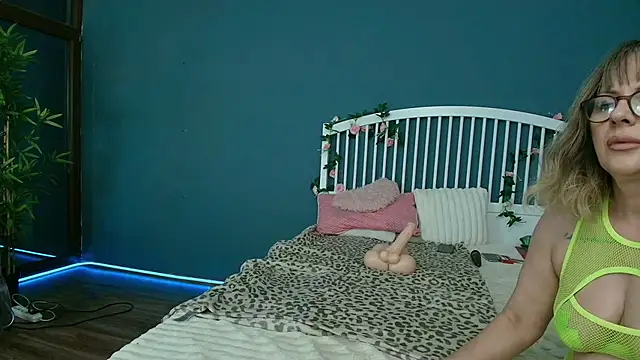Snapshot of Cougar_Milff chatting on June 2026 07:59:02 PM Cougar Milff online show from June 2026 07:59:02 PM