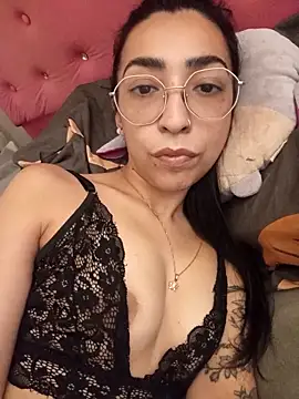 Snapshot of Yani-14 chatting on April 2026 11:09:02 PM Yani-14 online show from April 2026 11:09:02 PM