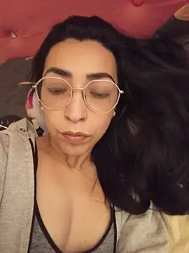 Snapshot of Yani-14 chatting on May 2026 04:10:02 AM Yani-14 online show from May 2026 04:10:02 AM