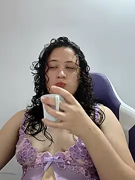Snapshot of Alana_444 chatting on July 2026 04:21:01 AM Alana 444 online show from July 2026 04:21:01 AM