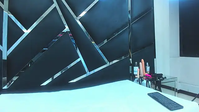 Alyssa Noah online show from April 2026 03:02:01 AM