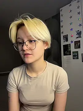 LunaDoreann online show from December 2025 09:07:01 AM