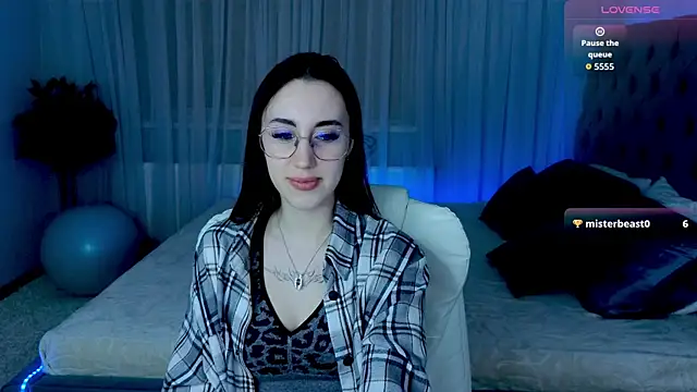 Miss  Linn online show from December 2025 01:31:02 PM