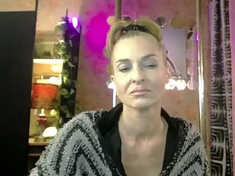 Soniakiss online show from May 2026 01:40:02 PM