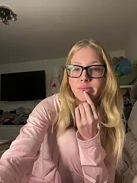 RosieLovexoxx online show from December 2025 05:07:02 PM