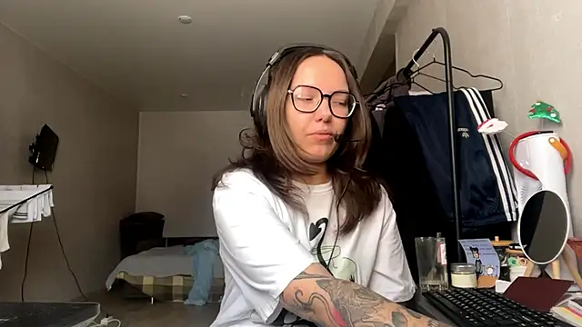 KerriMcbreen online show from November 2025 05:10:01 AM