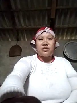 Snapshot of LeoPet2x chatting on March 2026 04:40:01 AM LeoPet2x online show from March 2026 04:40:01 AM