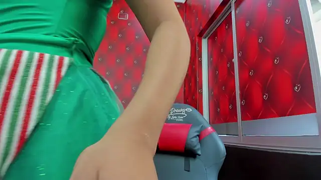 SofiCuutee online show from December 2025 07:43:01 PM