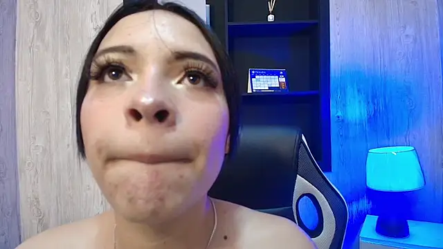 CRISTAL VIOLETA online show from January 2026 02:50:02 AM