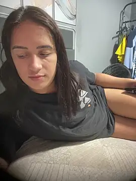 larysinha online show from April 2026 10:59:02 PM